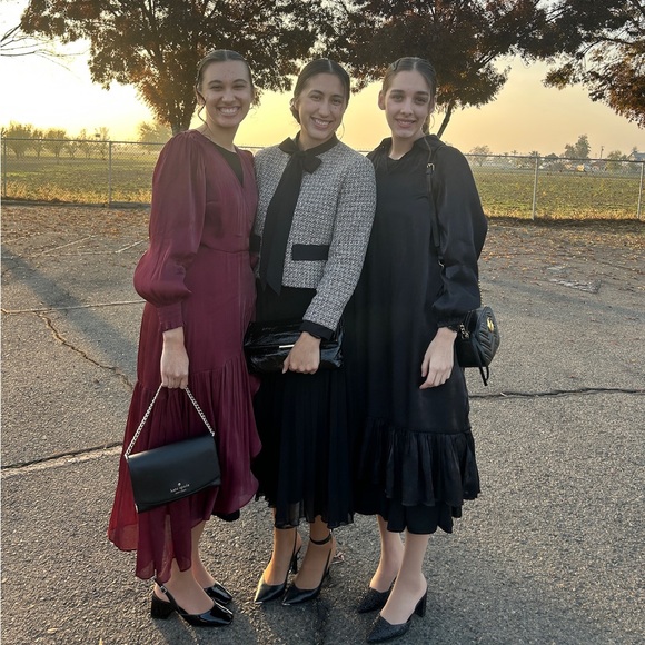 Meet your Posher, Caitlin - Picture 10 of 12